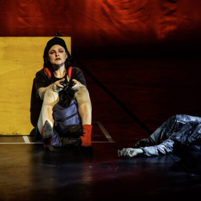 “Elã”Peça em cartaz no Sesc Pompéia de 26/09/25 até 12/10/25.Cia. Mungunzá de TeatroDireção geral: Isabel TeixeiraElencoSandra ModestoMarcos FelipeLucas BêdaVerônica GentilinVirgínia IglesiasLéo AkioPedro das OliveirasDilma CorreaFoto: Roberto Setton / Divulgação